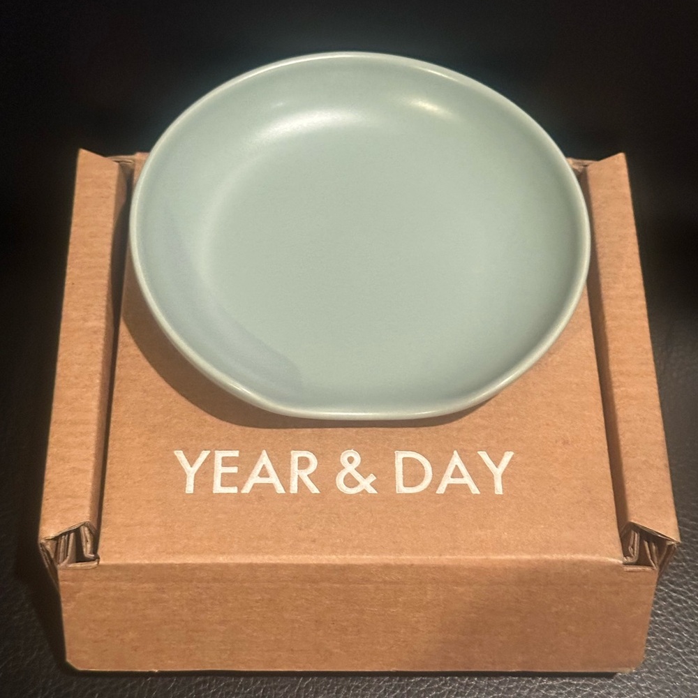 NIB Spoon Rest, matte finish, from YEAR & DAY